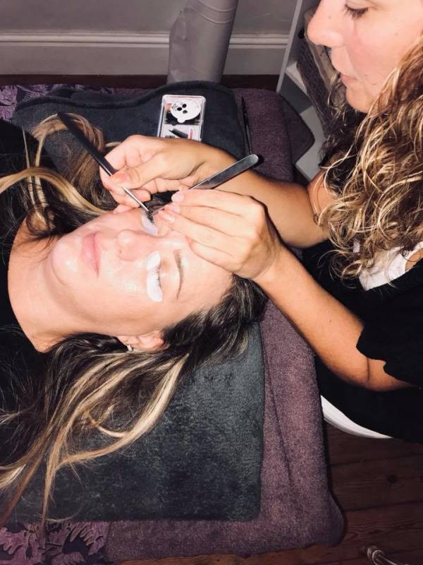 Russian-Volume-Eyelash-Extension-Course Beauty School Norfolk
